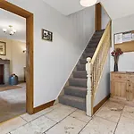 4 Bed In Whitby Oc-wa965 別荘